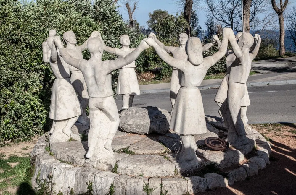 Statues on Montjuic tour 