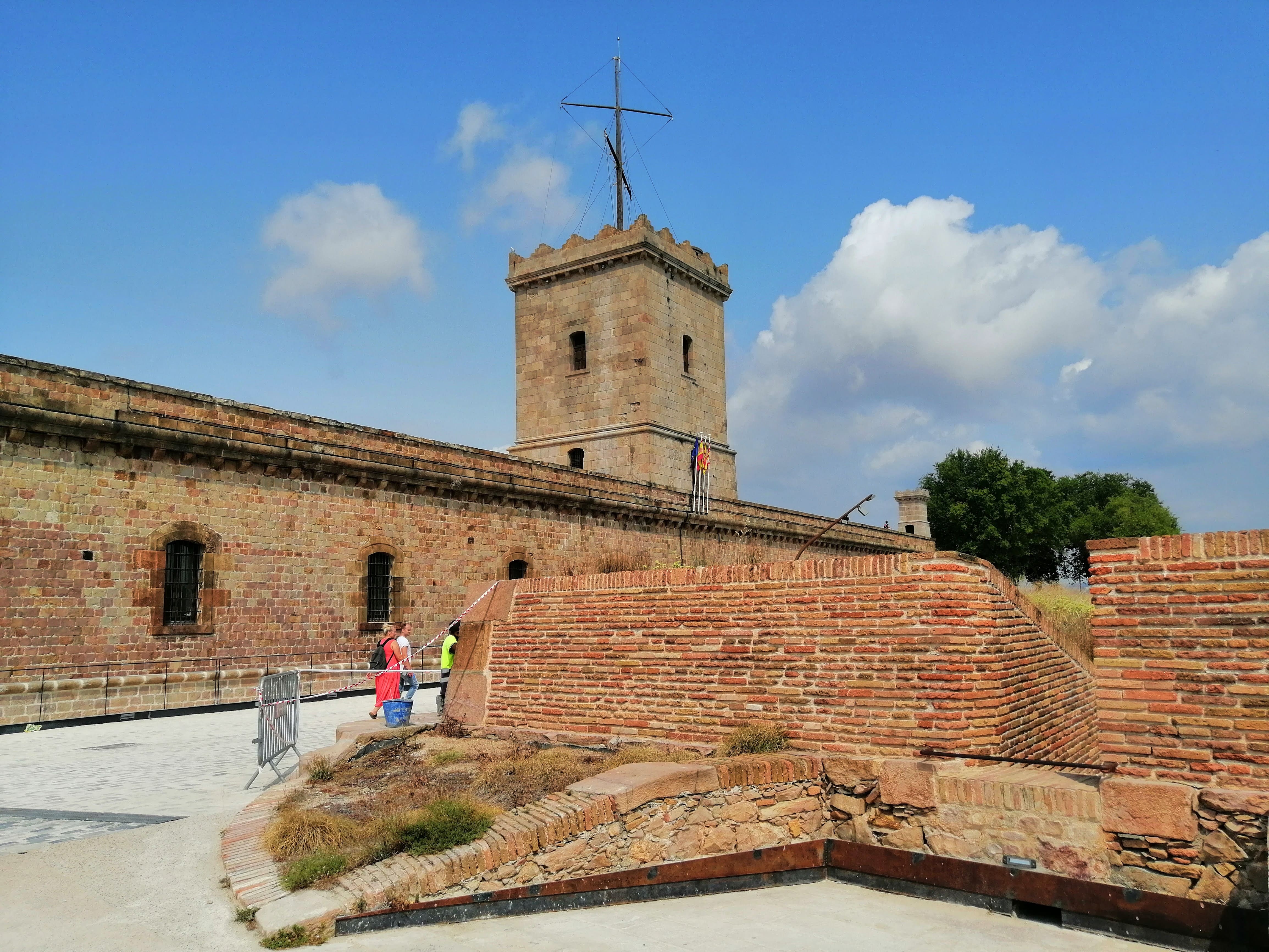 Montjuic Castle tour from outside